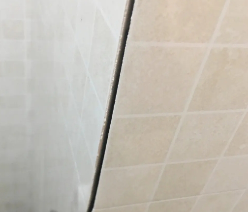 神农架林瓷砖空鼓维修公司分享阳台瓷砖脱落的修复过程可以分为以下几个步骤